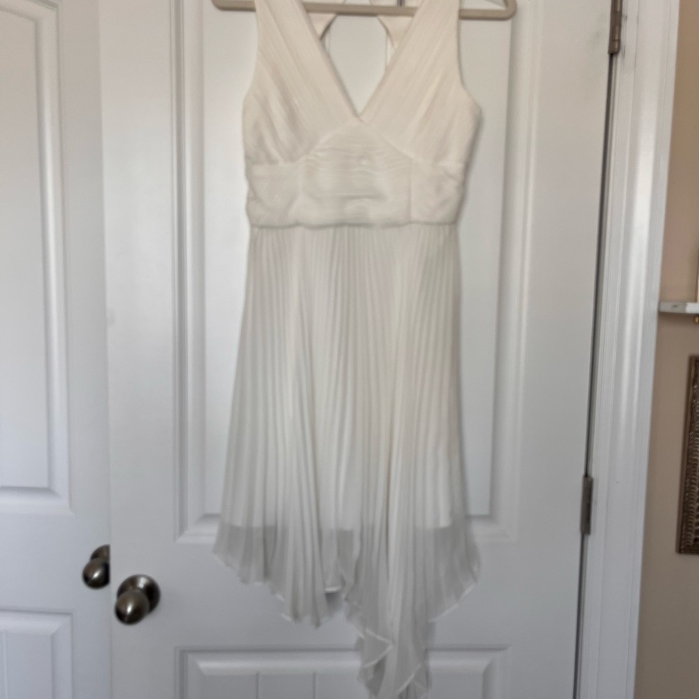 maxandcleo Soft White Nina Goddess Asymmetrical Pleated Dress Size 6